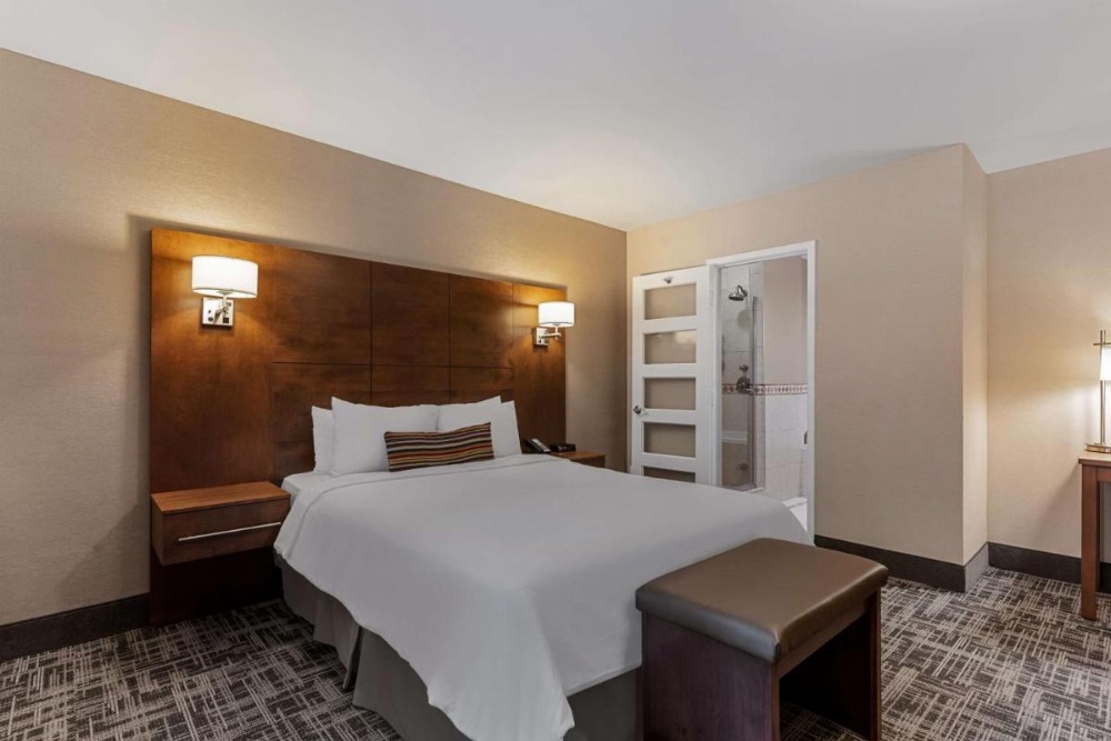 Queen Suite with Jacuzzi